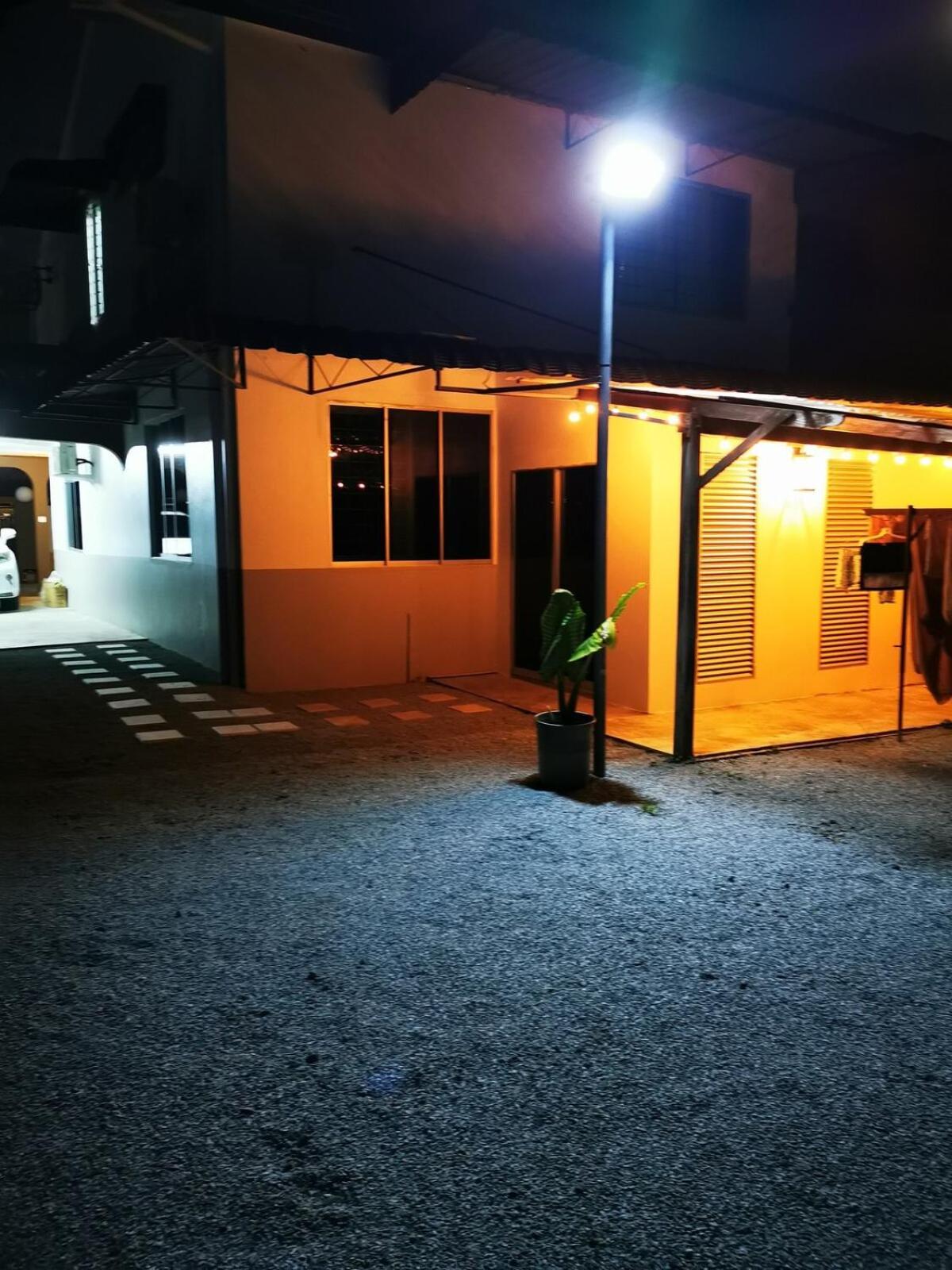 Rain Tree Homestay Bintulu Eksteriør billede